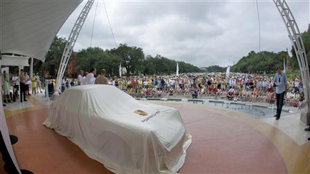 Overhandiging aan de winnaar, Porsche Parade 2011