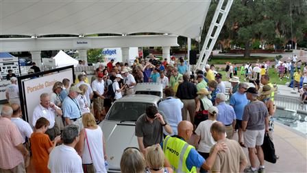 Handover to the winner, Porsche Parade 2011