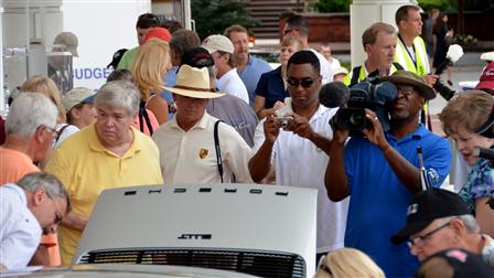 Overhandiging aan de winnaar, Porsche Parade 2011