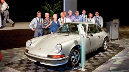 Handover to the winner, Porsche Parade 2011