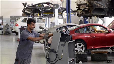 Porsche Centre Kuwait conducts annual Service Clinic