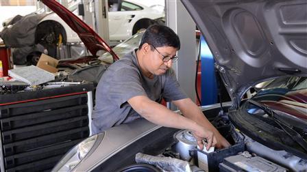 Porsche Centre Kuwait conducts annual Service Clinic