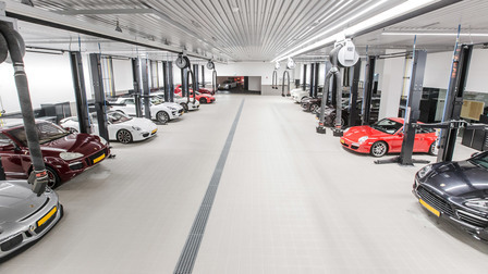 Porsche Centre Oman